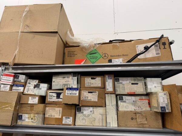 Autonosia edulliseen hintaan! Galleriassa on yli 100 erilaista auton osaa. Jos jokin tuote kiinnostaa, soita tai lähetä meille sähköpostia!Kaikki osat ovat uusia!